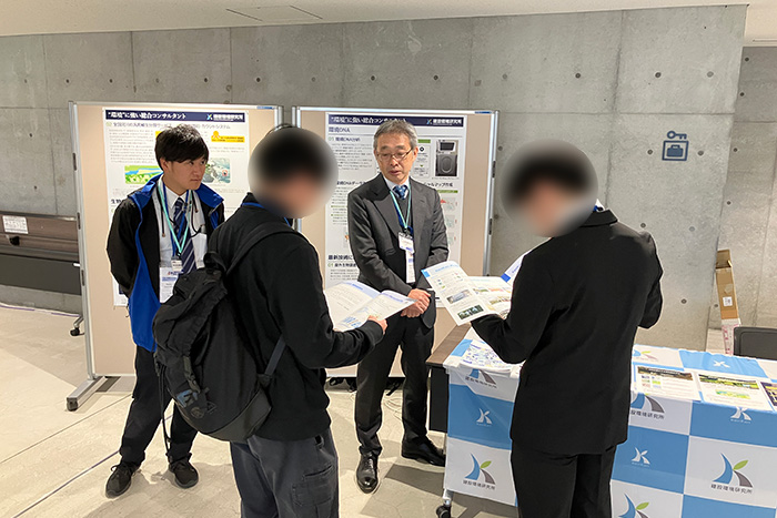 企業展示の様子