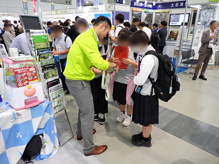 当社サービスや技術説明の様子