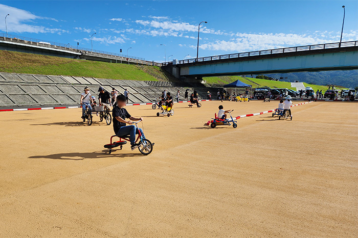 おもしろ自転車体験（多目的広場）