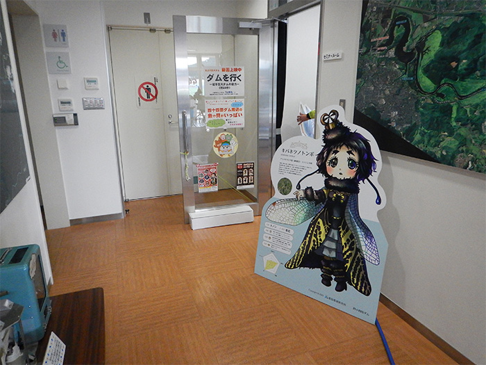 擬人化キャラクターのパネル展示